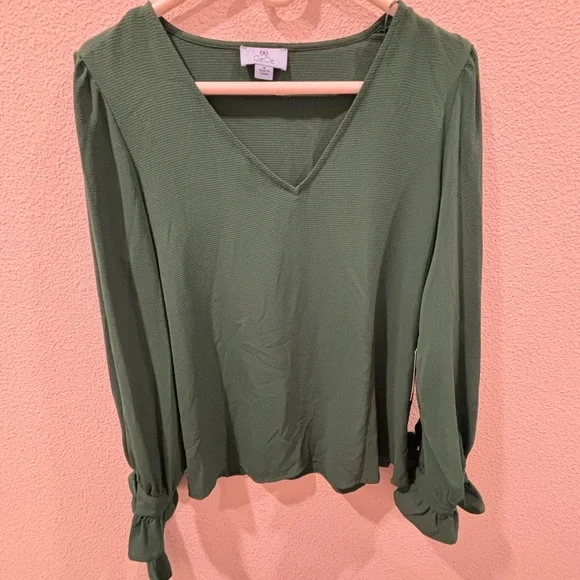 Cece  Olive Green and navy blue V-Neck Blouse with Tie Cuffs 2 pieces - Picture 6 of 15